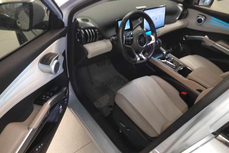 Used BYD Yuan PLUS 2024 Honor Edition 430KM Beyond Model
