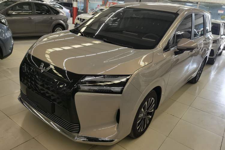 Used Wuling Starlight 730 2025 Model Plug-in Hybrid 125km Luxury Edition