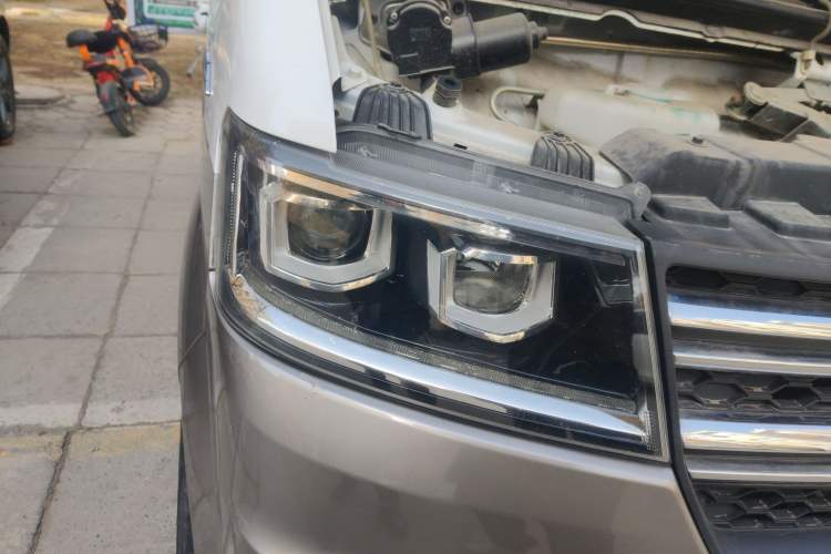 Used Jinbei New Hiace S 2018 1.5L Wealth Edition Van DLCG14