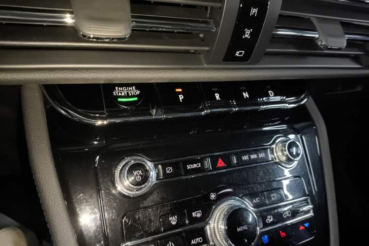 Used Lincoln Corsair 2022 2.0T Two-Wheel Drive Deluxe Edition Gear Lever