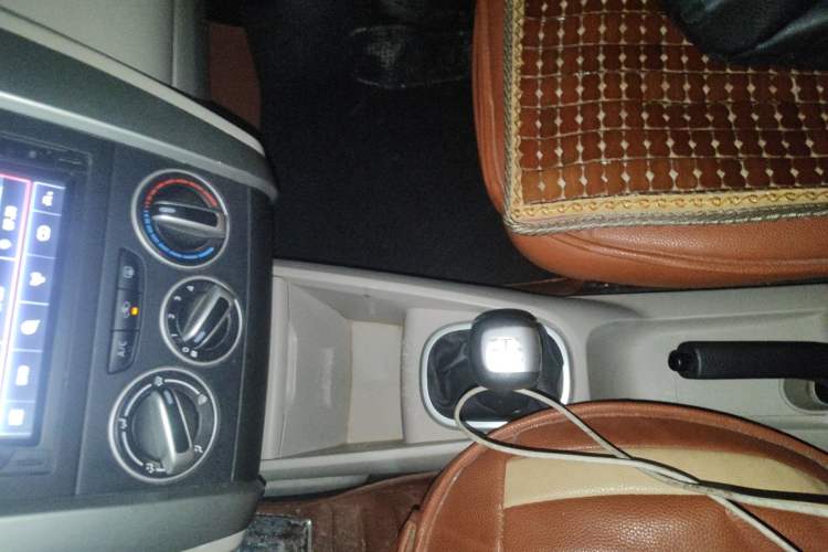 Used Venucia R50 2015 1.6L Manual Fashion Edition