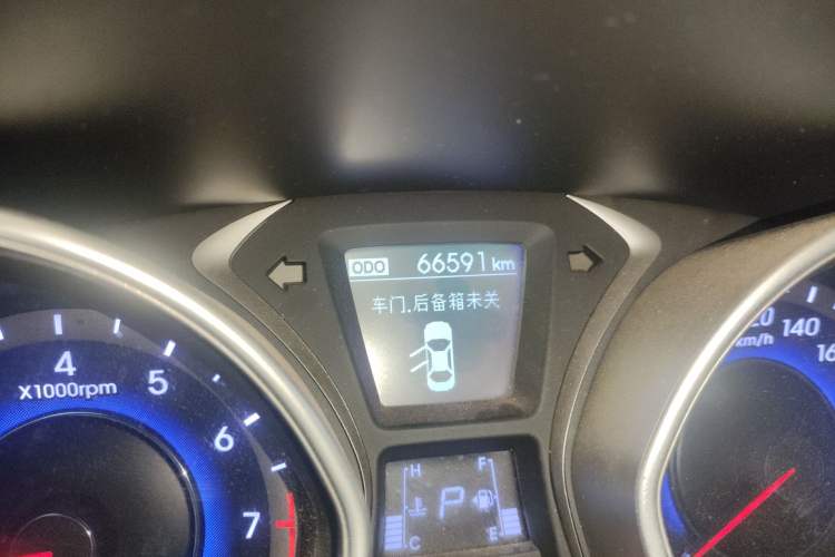 Used Hyundai Elantra (5th Generation / Langdong) 2016 1.6L Automatic Prestige Model Odometer Close Up