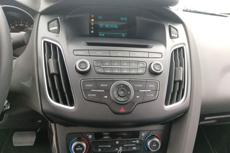 Used Ford Focus 2015 Sedan 1.6L Automatic Trend Model Audio And AC Panel