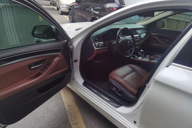 Used BMW 5 Series 2014 528Li Leading Model
