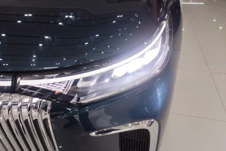 Used VOYAH Dream 2025 PHEV Four-Wheel Drive Prestige Kunpeng Edition
