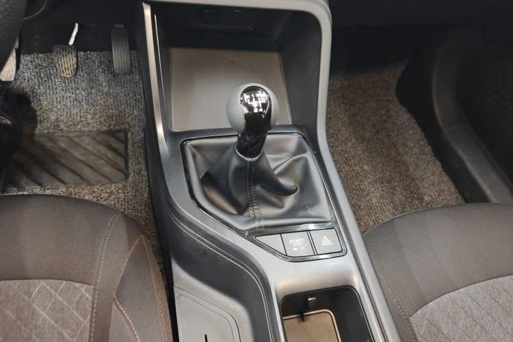 Used Roewe i5 2023 1.5L Manual Comfort Edition