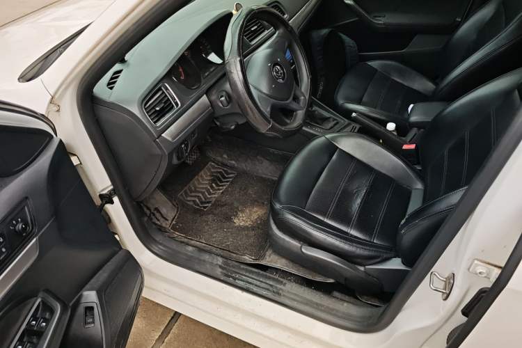 Used Volkswagen Lavida 2015 1.6L Automatic Fashion Edition Driver Seat