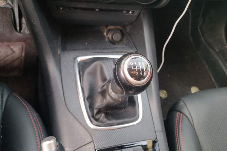 Used Mazda 3 Axela 2014 Sedan 1.5L Manual Comfort Model
