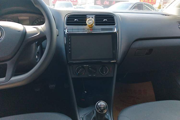 Used Volkswagen Polo 2016 1.4L Manual Fashion Model Audio And AC Panel