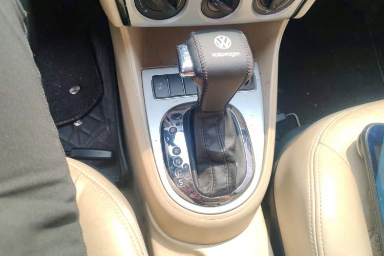 Used Volkswagen Lavida 2011 1.6L Automatic PinYou Edition Gear Lever