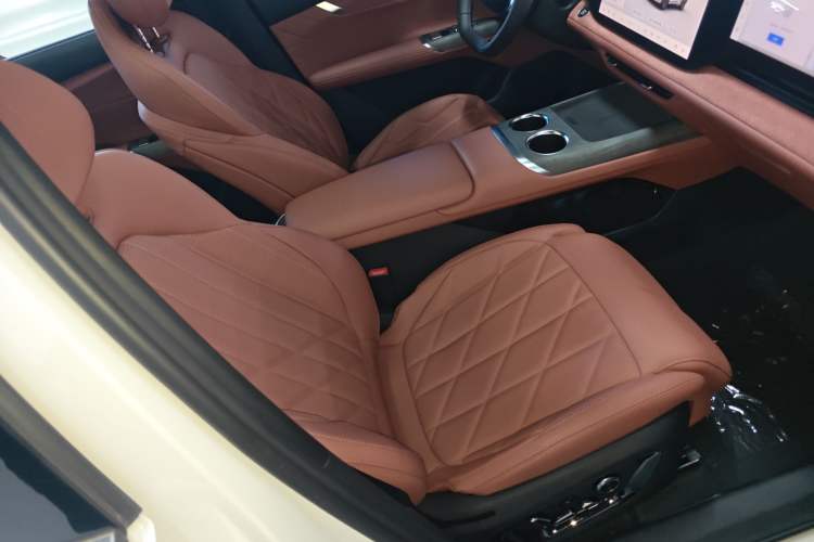 Used CHANGAN CS75 PLUS 2025 4th Generation 1.5T New Blue Whale Smart Luxury Edition
