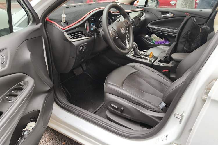 Used Buick Verano 2019 Sedan 20T Dual-Clutch Luxury Model
