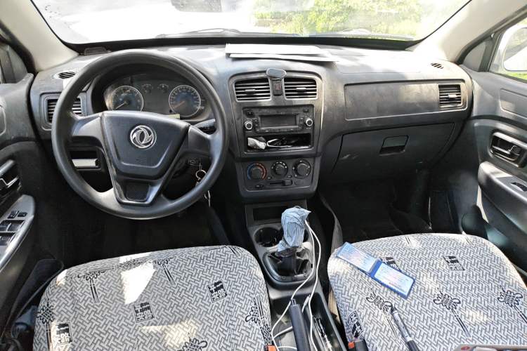 Used Dongfeng Fengon 330 2014 1.3L Manual Utility Version DK13-07 Center Console