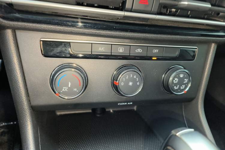 Used Volkswagen Lavida 2023 Revised 1.5L Automatic DeYi Edition Audio And AC Panel