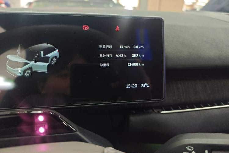 Used Nio ES7 2022 75 kWh Odometer Close Up
