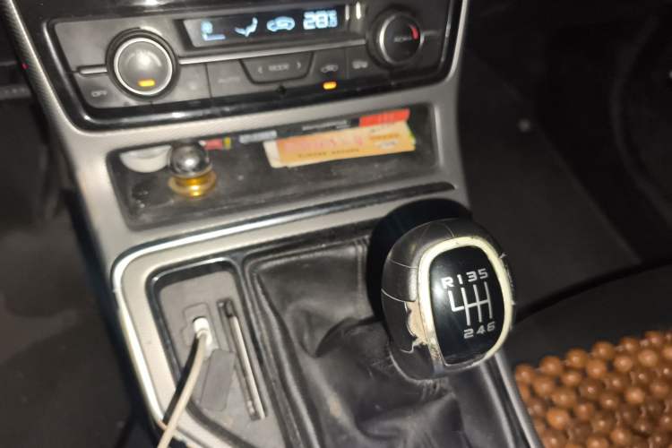 Used Geely Auto Emgrand GL 2018 1.8L Manual Elite Smart Connectivity Version Gear Lever