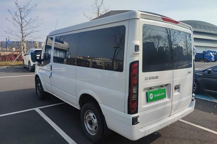 Used JMC Fushun 2023 2.0T Manual Short-Wheelbase Low-Roof Commercial Multi-Purpose Passenger Vehicle 6 Seats with Dual-Opening Tailgate
