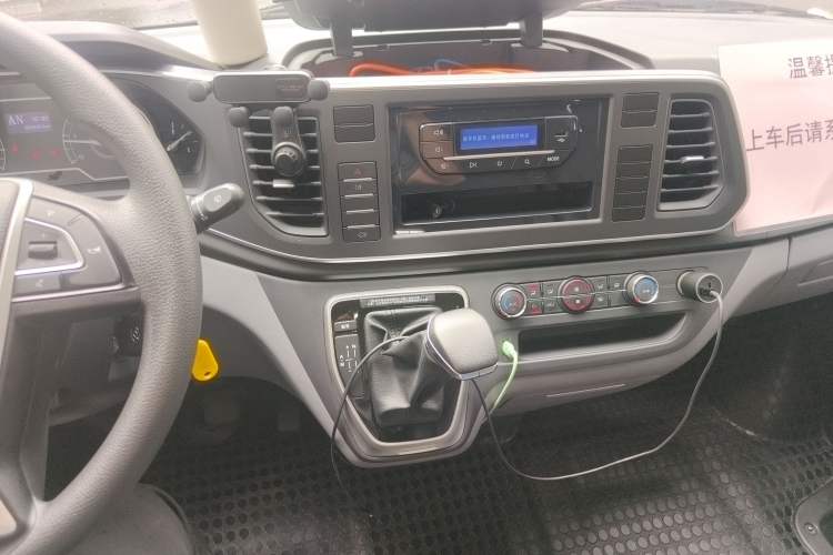 Used SAIC MAXUS Xintu V80 2024 Aotong Value Edition 6AMT Long Wheelbase Mid-Roof Model 127 Ps 6/7/8/9-Seater