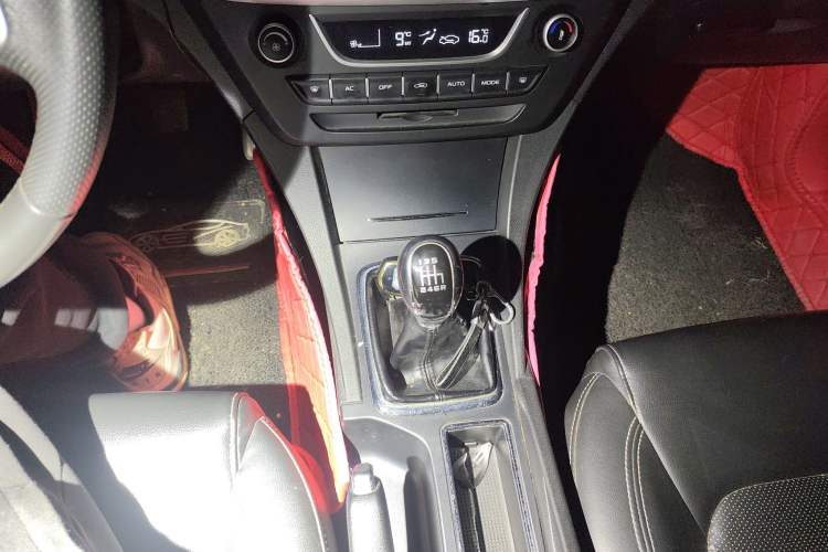 Used Geely Auto Emgrand 2017 Sedan Million Edition 1.3T Manual Top-Grade Version
