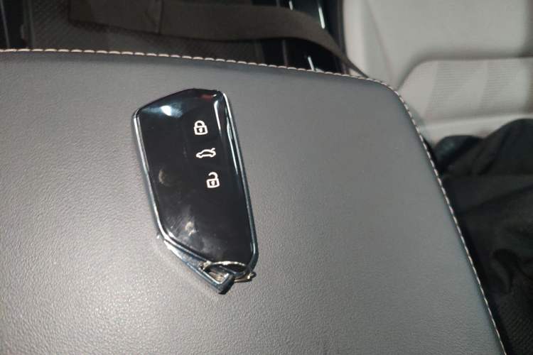 Used Volkswagen Tavendor 2023 330TSI Luxury Touring Edition
