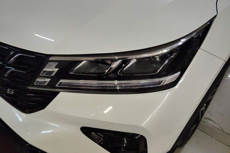 Used Wuling Alvez 2022 1.5T CVT Trendy & Cool Edition Left Front Headlight