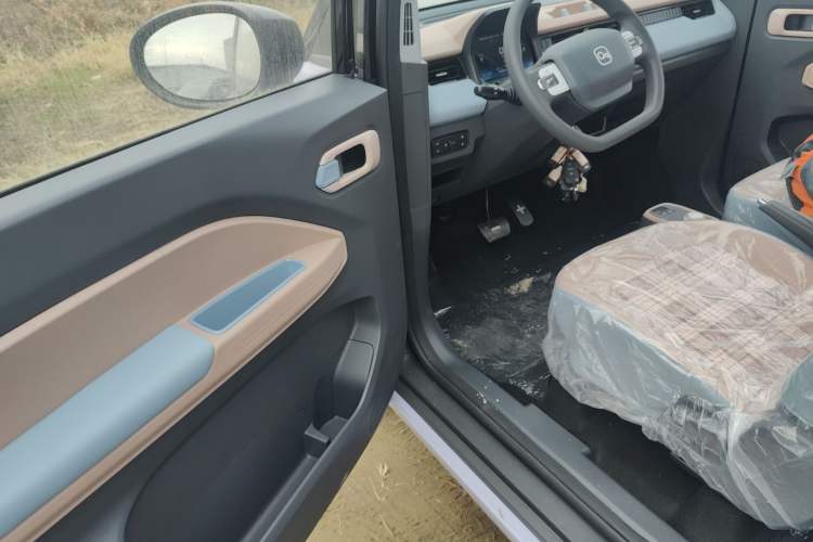 Used Chery QQ Ice Cream 2025 Model 205km Sundae Edition
