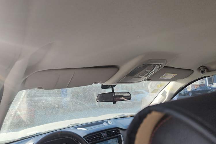 Used SAIC MAXUS T60 2017 2.4L Gasoline Manual Two-Wheel Drive High-Ride Elite Long-Body Version
