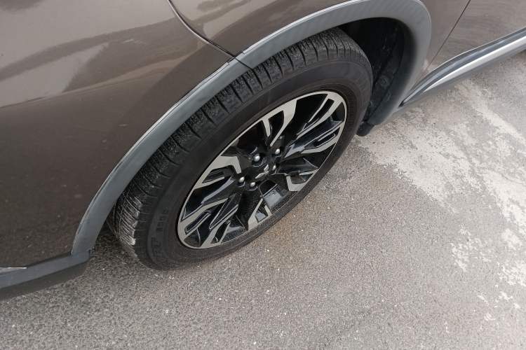 Used Mitsubishi Outlander 2019 2.4L 4x4 Zhi Xiang Edition 7 Seats China V Emission Standard