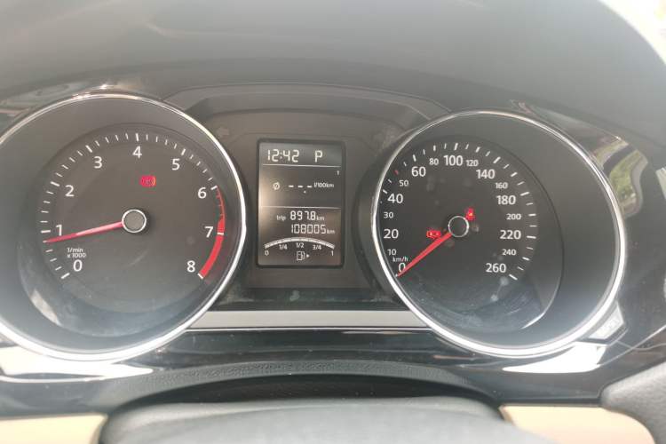 Used Volkswagen Sagitar 2015 1.6L Automatic Comfort Model Odometer Close Up