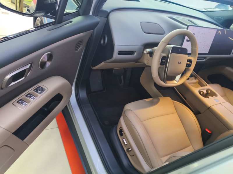 Used Li Auto i6 2025 Model Two-Wheel-Drive Standard Type — 15