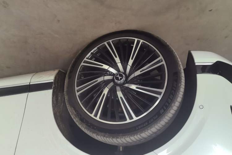 Used XPeng G9 2022 650 Performance Edition Max Exterior 4