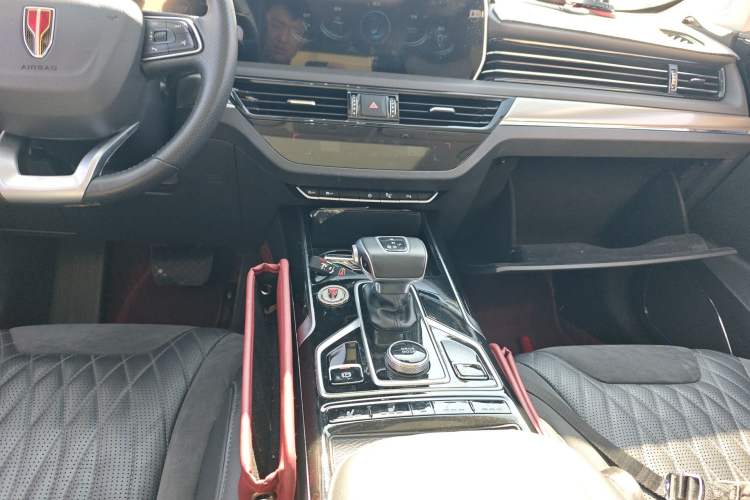 Used Hongqi HS5 2022 Facelifted Version 2.0T Smart Connect Flagship All-Wheel-Drive Edition Gear Lever