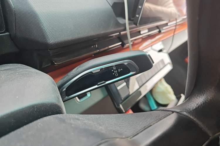 Used Farizon Super VAN 2025 Jingcheng Edition, Action-Pak Mid-Roof 51kWh
