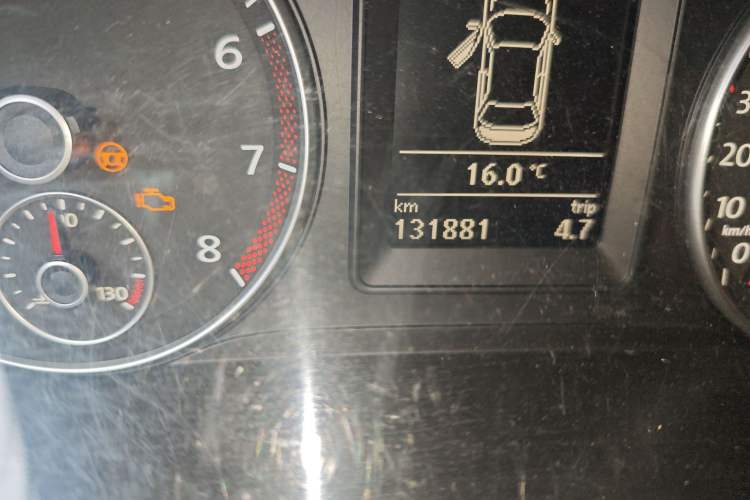 Used Volkswagen Sagitar 2010 1.8TSI Automatic Champion Edition Odometer Close Up