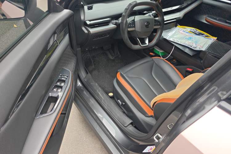 Used CHANGAN UNI-V 2023 1.5T Prestige Model
