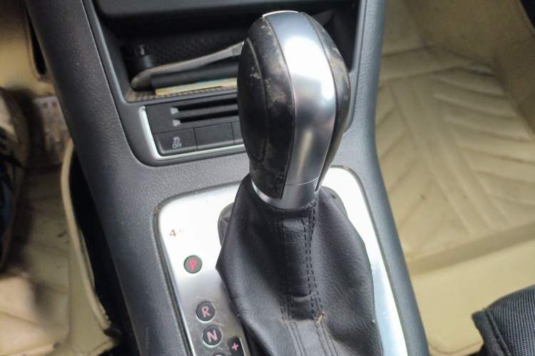 Used Volkswagen Tiguan 2013 2.0 TSI Automatic All-Wheel Drive Luxury Edition Gear Lever