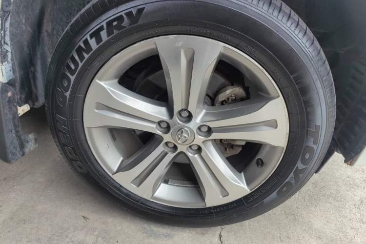 Used Toyota Highlander 2011 2.7L Two-Wheel Drive 5-Seater Sport Edition Right Front Wheel Hub