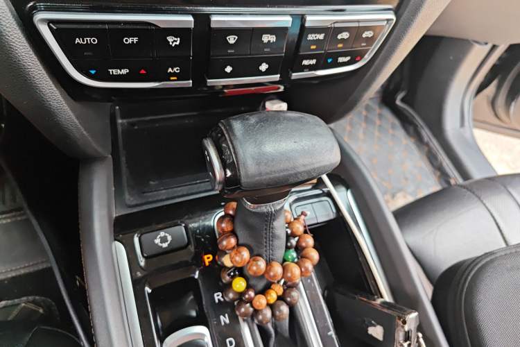 Used GAC Trumpchi GS8 2017 320T Two-Wheel Drive Luxury Smart Connectivity Version (7 Seats) Gear Lever