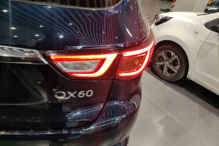 Used Infiniti QX60 2016 2.5 S/C Hybrid Two-Wheel-Drive Excellence Edition China V Standard