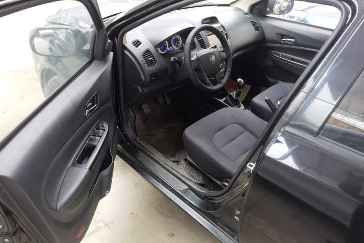 Used Geely Auto Diamond 2014 Sedan 1.5L Manual Luxury Model Driver Seat