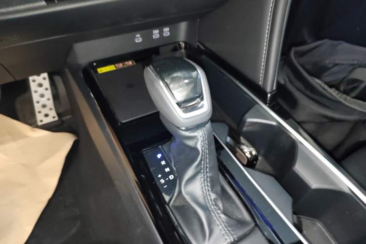 Used Toyota Camry 2026 Model Dual-Engine 2.0HSE Sport Lite Edition
