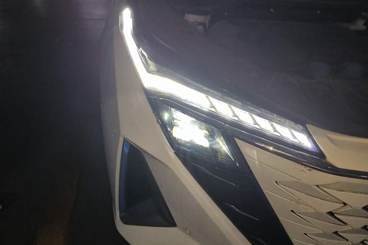 Used CHANGAN OSHAN Z6 New Energy 2023 ZhiDian iDD 150KM Flagship PLUS Right Front Headlight