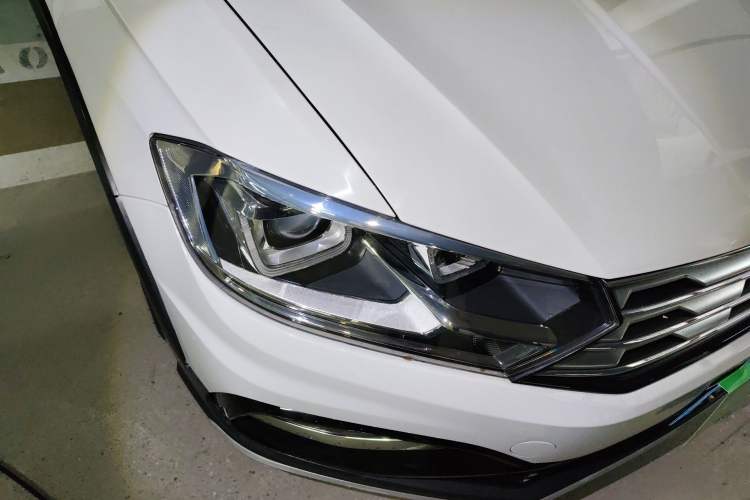 Used Volkswagen C-TREK 2018 1.5L Automatic Comfort Model Right Front Headlight