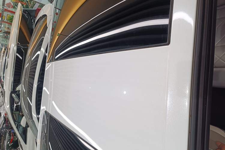 Used Volvo EM90 2025 Ultra Six-Seater