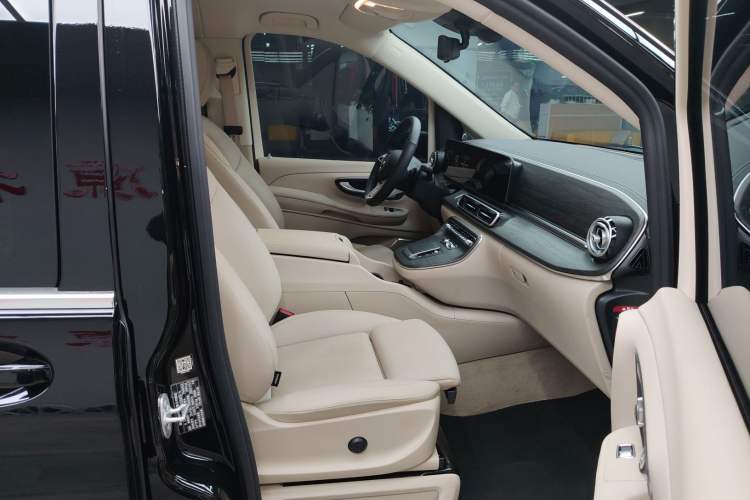 Used Mercedes-Benz V-Class 2024 V 300 L Long Wheelbase Prestige Edition Right Front Seat