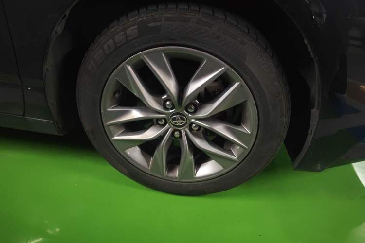 Used Toyota Avalon 2019 2.0L Luxury Edition China VI Standard Right Front Wheel Hub