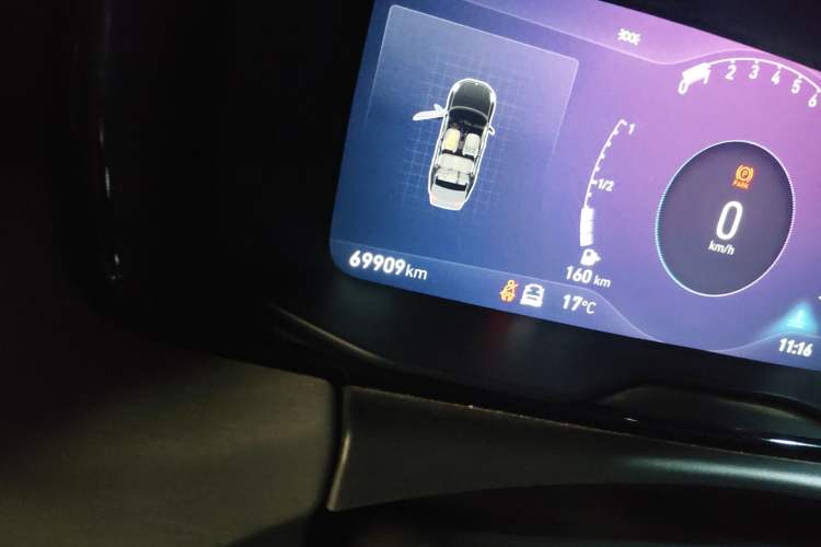 Used Lynk & Co 03 2022 1.5TD DCT JingPro Odometer Close Up