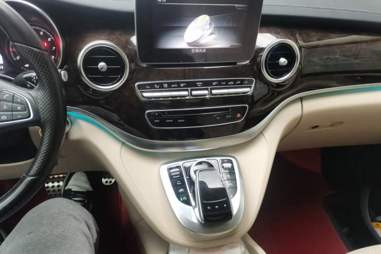 Used Mercedes-Benz V-Class 2018 V 260 L Prestige Extended Version China VI Audio And AC Panel