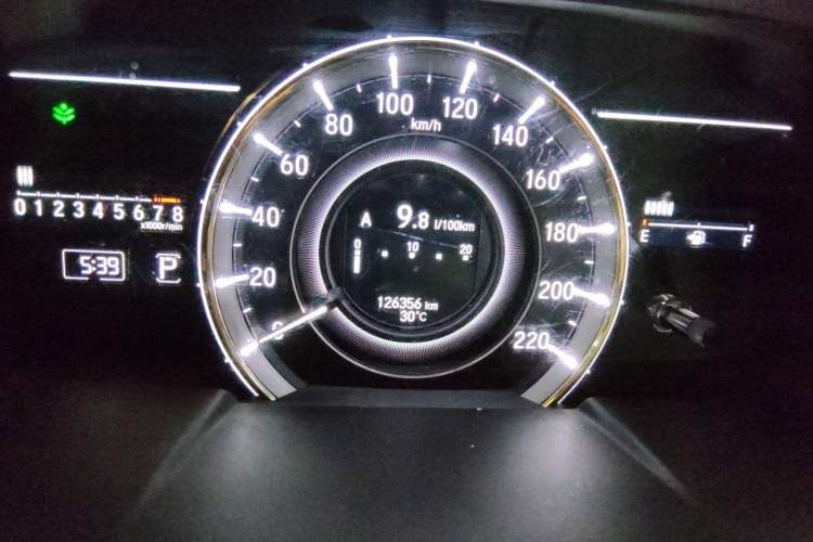 Ojetý Honda Elysion 2016 2.4L Luxury Edition