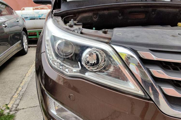 Used Baojun 560 2016 1.8L iAMT Luxury Model Right Front Headlight